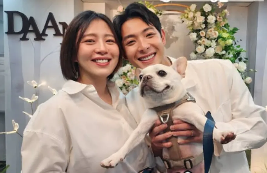 劉品言挺孕肚結婚！親揭與連晨翔「隔1個月才登記」原因