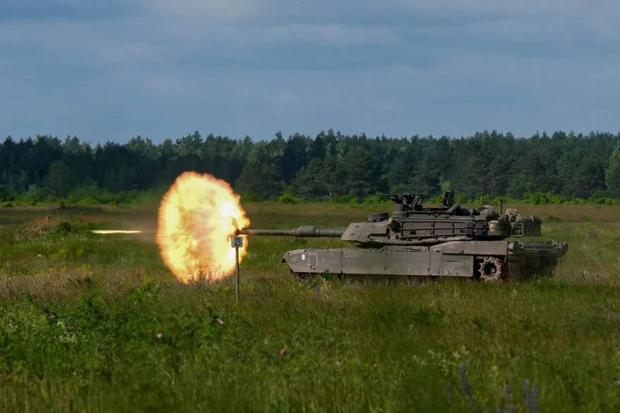 直擊／陸軍史上最大口徑戰車砲　M1A2T戰車射擊處女秀