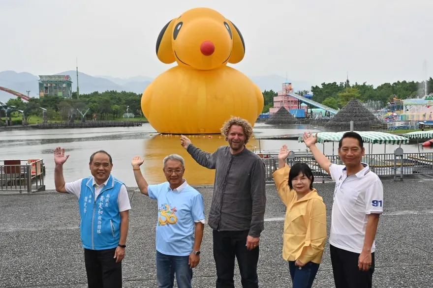 霍夫曼驚喜現身2025宜蘭童玩節！合體超萌巨星《史努比鴨》