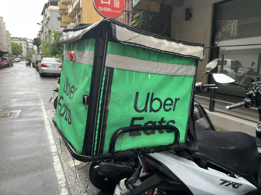 超噁！外送員餐點貼字條騷擾女顧客　平台：正在調查中