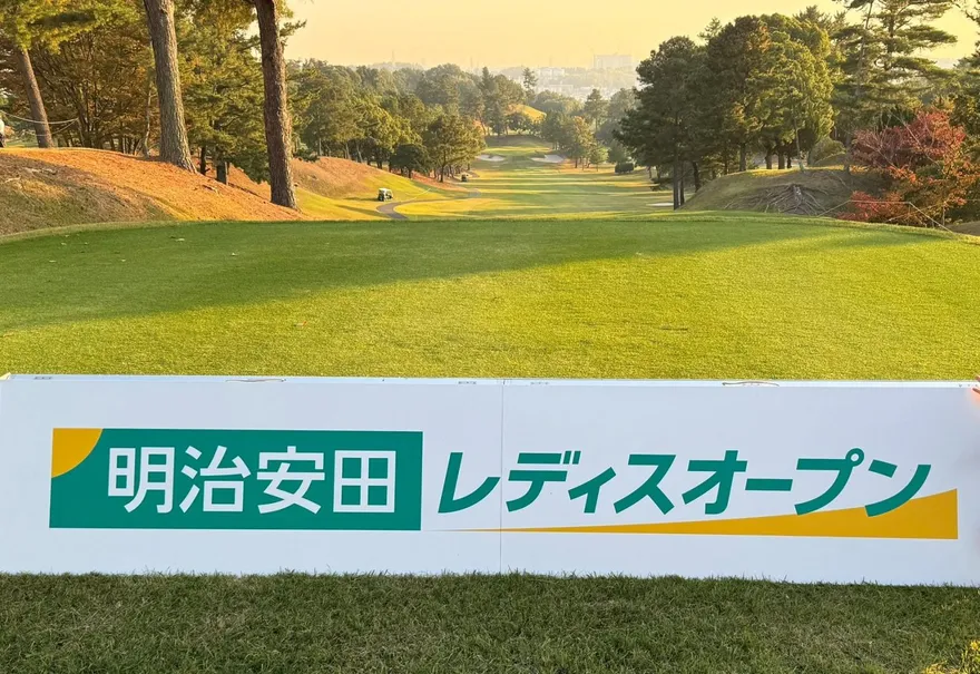 熊出沒注意！日本女子高球賽緊急喊卡　 選手急搭車撤離
