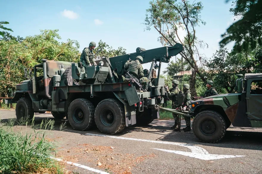 影/漢光演習Day 9持久作戰　陸軍保修部隊戰場緊急搶修悍馬車