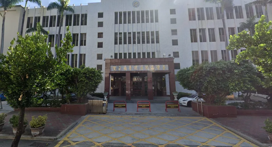 台南童遭矇眼半蹲疊椅上摔傷！生母、伴侶二審仍各判9月