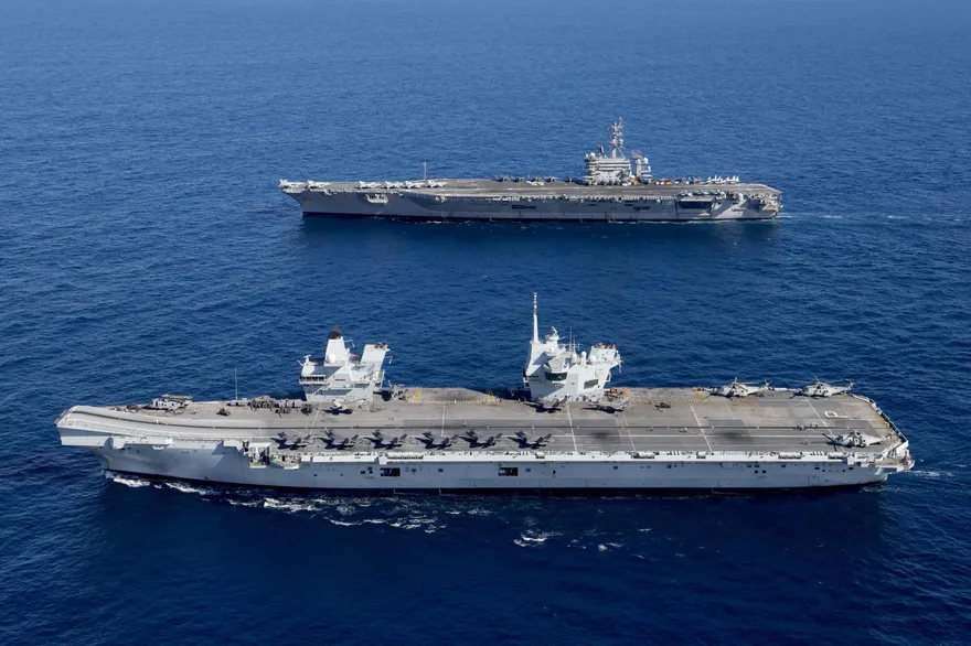 澳洲護衛軍刀多國演習登場　英、美雙航艦首度聯合操演