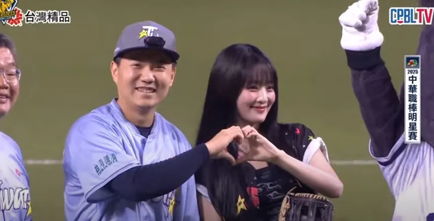 i-dle MINNIE登大巨蛋開球！江坤宇連2次主動邀比愛心　全場暴動了