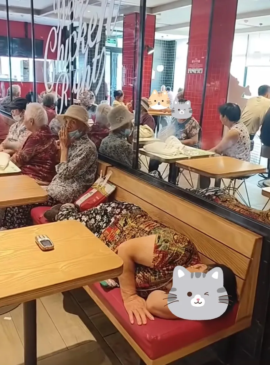 肯德基變避暑中心？老人組團霸座吹冷氣　顧客只能乾等