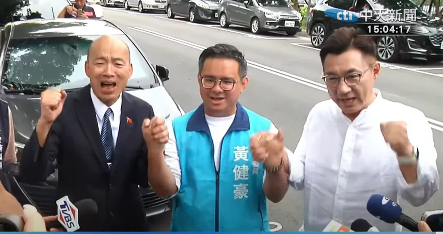 影/立法院正副院長合體！韓國瑜衝台中「搶救」黃健豪