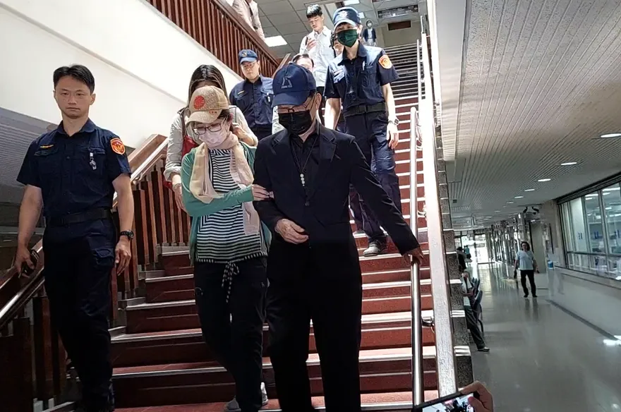 選前封口？彭振聲當庭痛哭「家破人亡」　法官：改期9/2作證