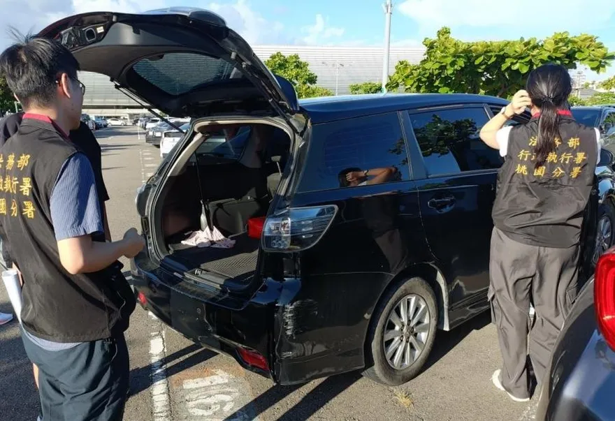 違法載客擺爛不繳罰款　執行署衝桃機扣車黃牛秒允付清