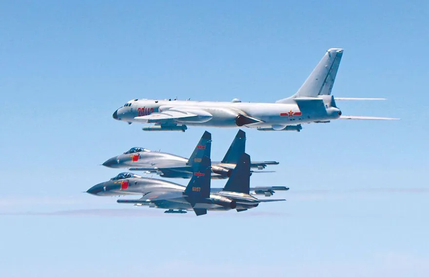 大罷免前夕解放軍24機艦擾台！國軍嚴密監控