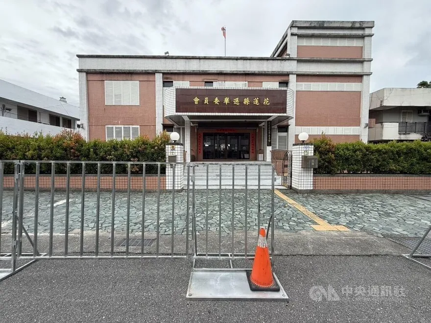 蒐集選民印章蓋別張紙　花蓮選務員稱「統計人數」遭火速解職