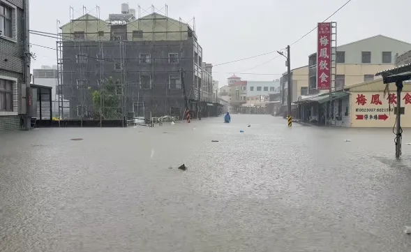 不斷更新/豪雨狂襲！3縣市成水鄉澤國　白河大竹國小停班課