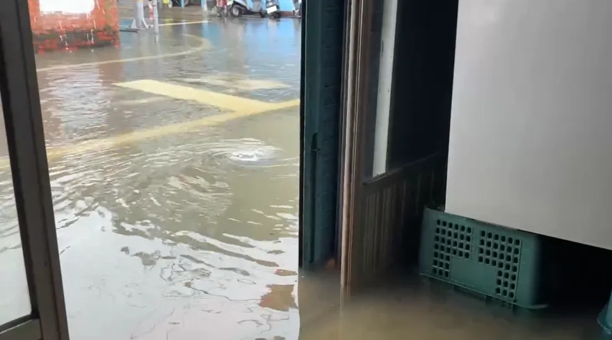 影/豪雨轟雲林水林鄉「6小時雨量300毫米」　淹水畫面曝