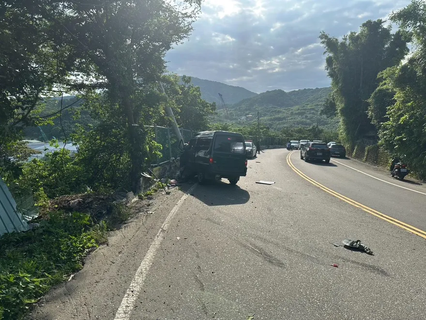 影/八里36歲男開水泥車赴工地墜坡　闆娘、挨撞駕駛雙亡