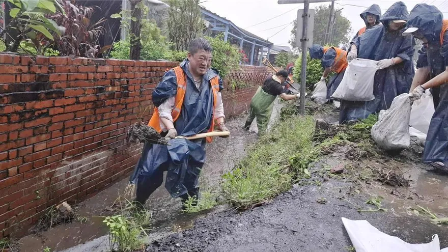何博文台南挖水溝　林佳新「1張怪手照」網讚突破盲點