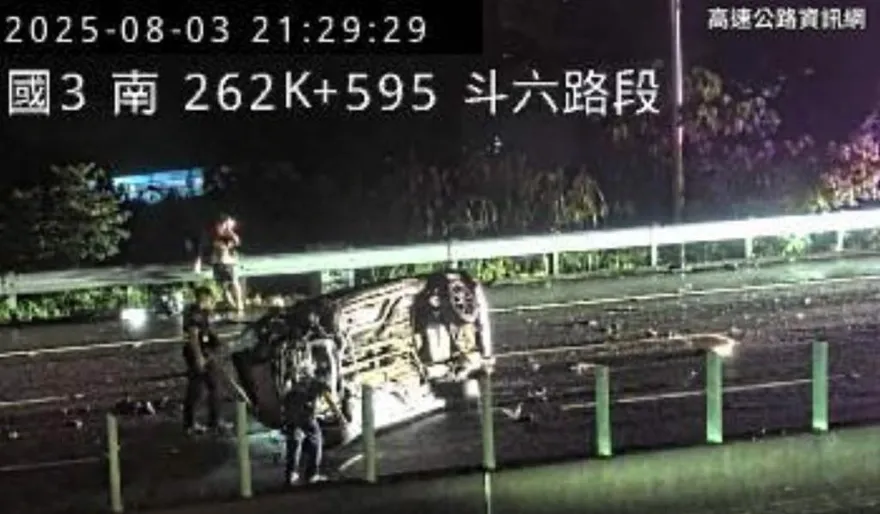 國3斗六段嚴重車禍！轎車翻覆　北上車流「塞爆」