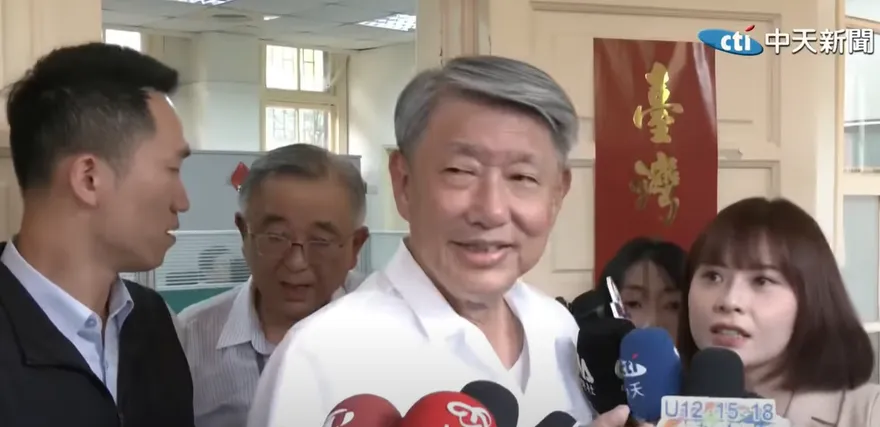 陪卓榮泰台南勘災穿皮鞋！郭智輝狂回：那天沒有水