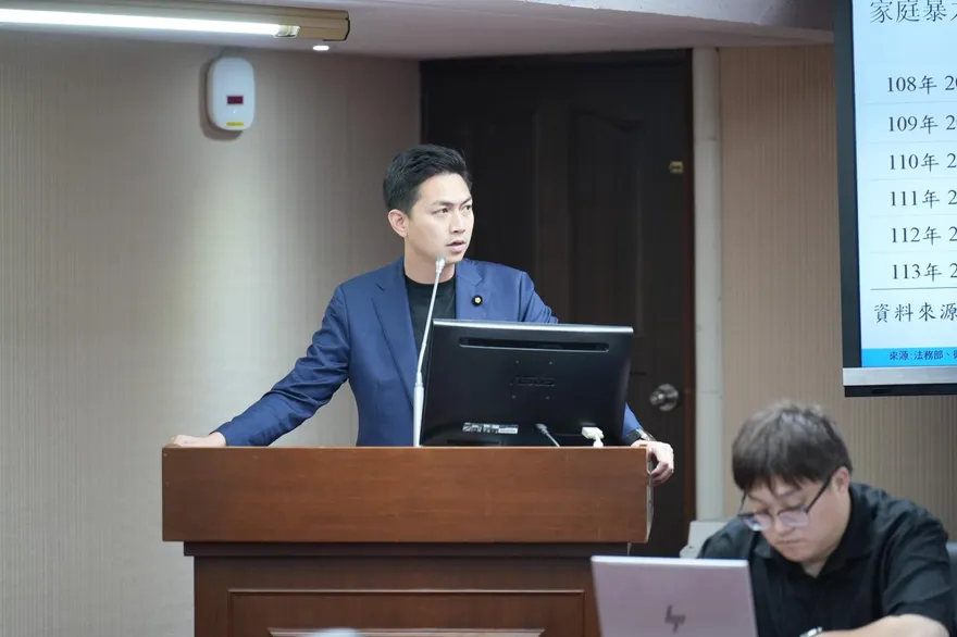 廖偉翔質疑高雄警察還要兼職拔野菇？　警政署：同仁自願協助