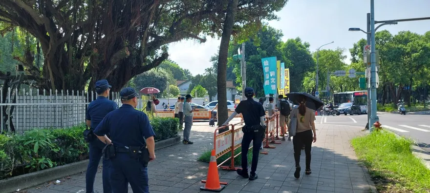 黃珊珊、李得全出庭作證京華城案！小草集結聲援柯文哲