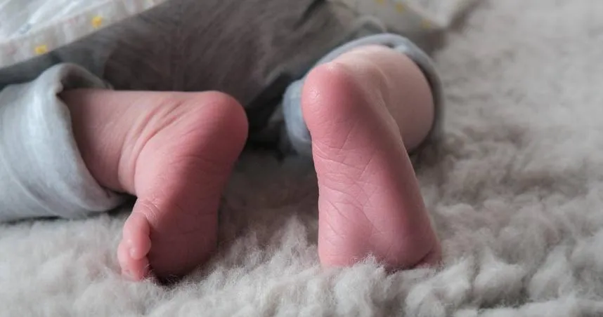 寶寶有紅疹！大姑罵飲食不當害胎毒　醫揭真相：不要瞎掰