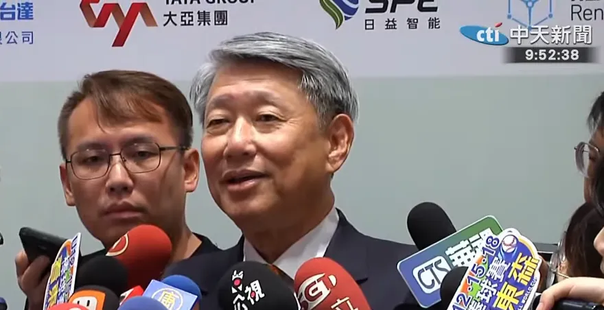 郭智輝遭爆關稅掀牌當夜設宴！許宇甄引「唐詩」怒嗆下台