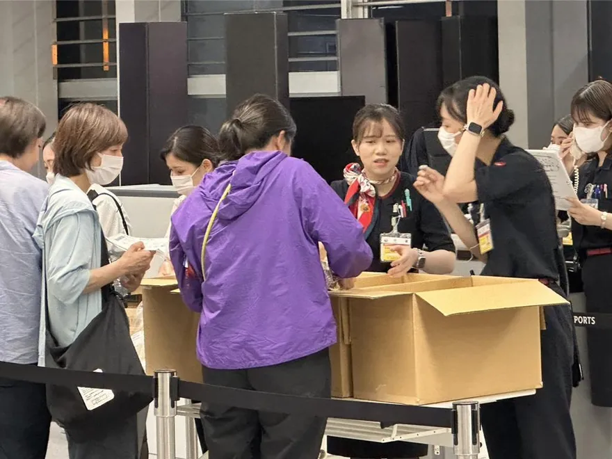 華航大阪航班延誤7小時慘睡機場！旅客淚：幽閉恐懼症發作