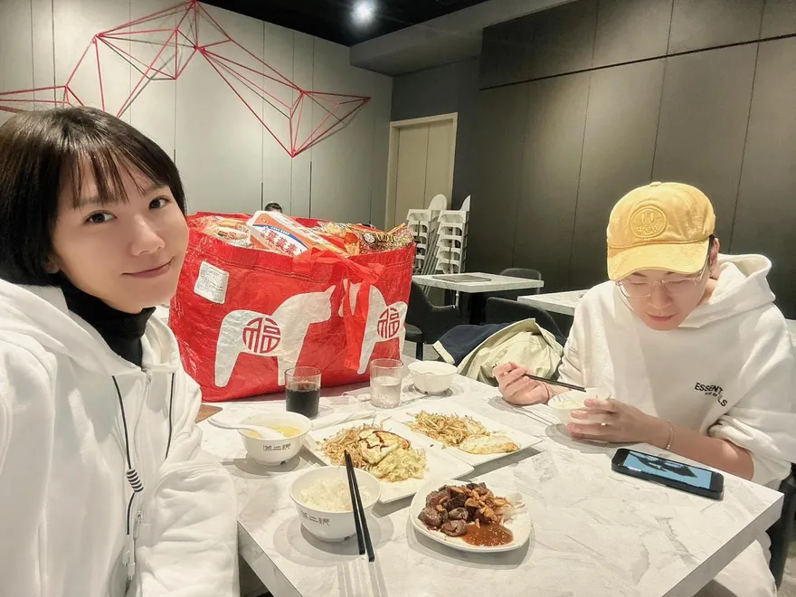 大牙宣布離婚！與小7歲尪結束5年婚姻：愛情已逝