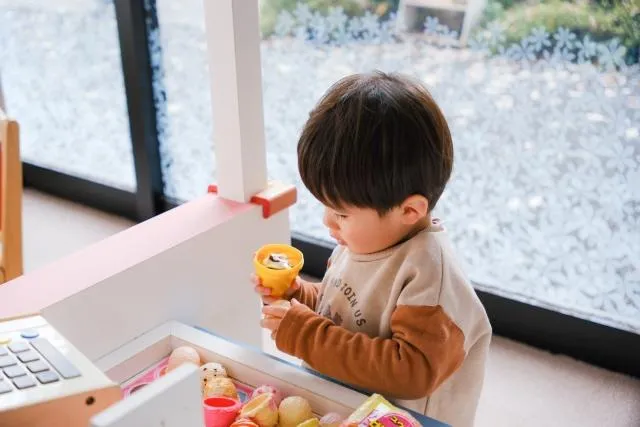 4歲童「鼠蹊部腫塊」竟是疝氣！單孔腹腔鏡手術無痕癒合
