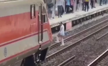 千鈞一髮！桃園車站女子落軌　自強號急煞驚險救援
