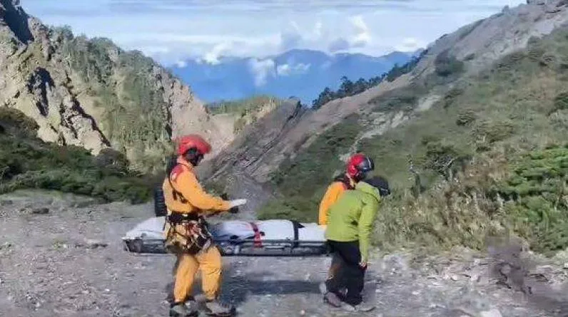 南湖大山悲劇！53歲男「高山症」肺水腫亡　遺體吊掛下山