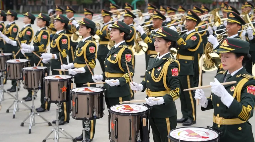 影/九三閱兵「千人合一」軍樂團編排藏巧思　女子軍鼓隊成嬌點