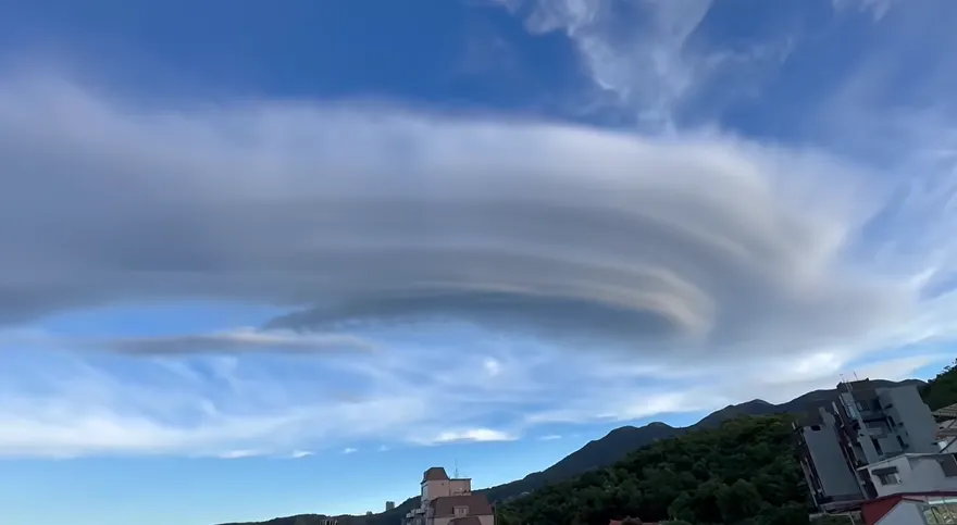 台北上空出現「莢狀雲」　鄭明典曝成因：中南部可能降溫