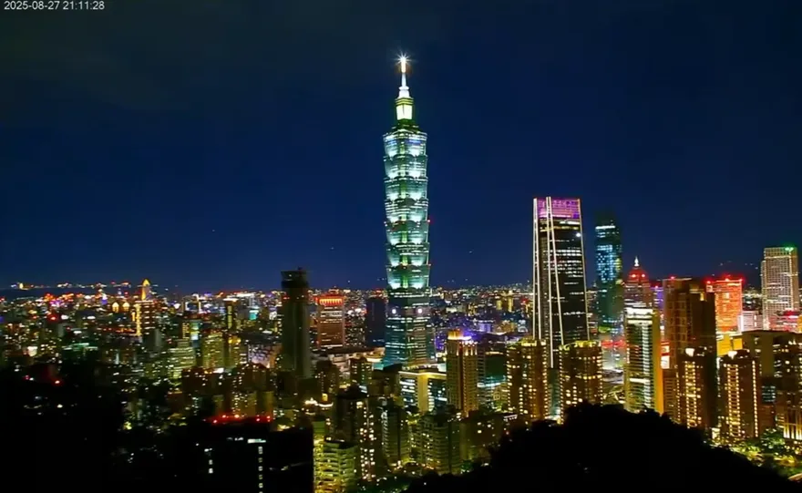罕見奇景？象山鏡頭君捕捉6.0地震後「天空紅轉藍」