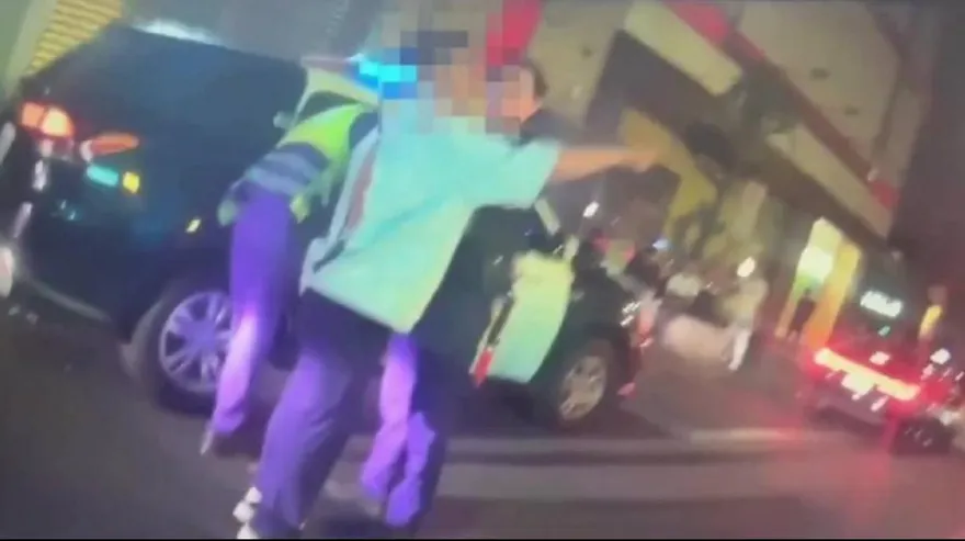 影/台男、土籍男疑為愛對決2印度男　4人「街頭大亂鬥」