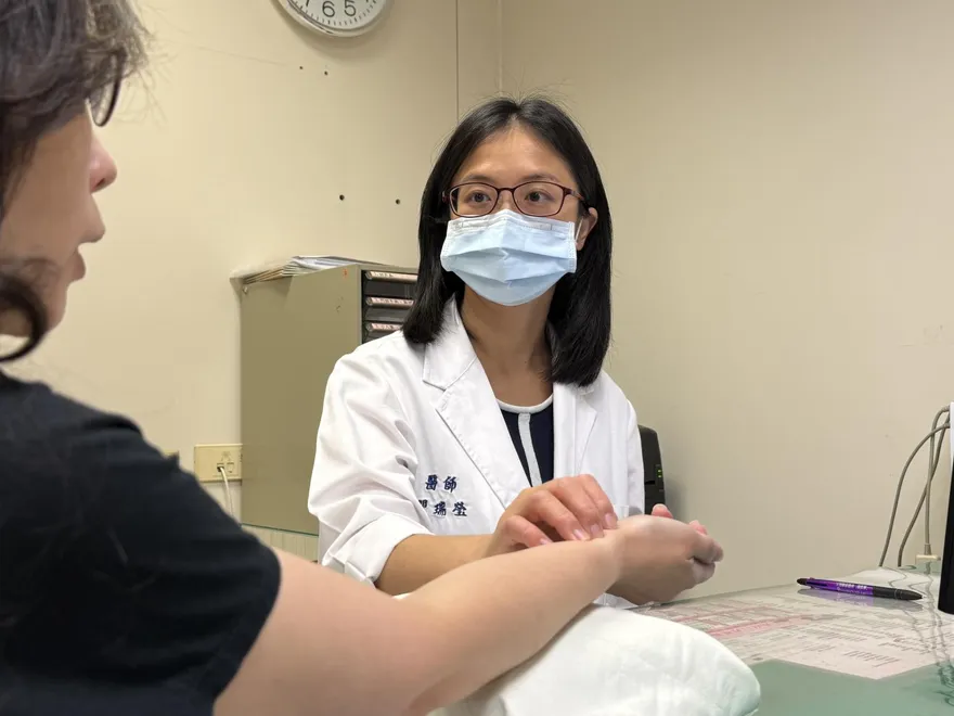 眩暈掛6科找無原因　竟是「吃生菜水果當正餐」釀禍