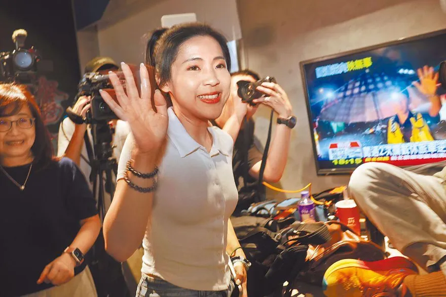 不只巧遇王義川！徐巧芯又巧碰鄭弘儀　2人合照曝光