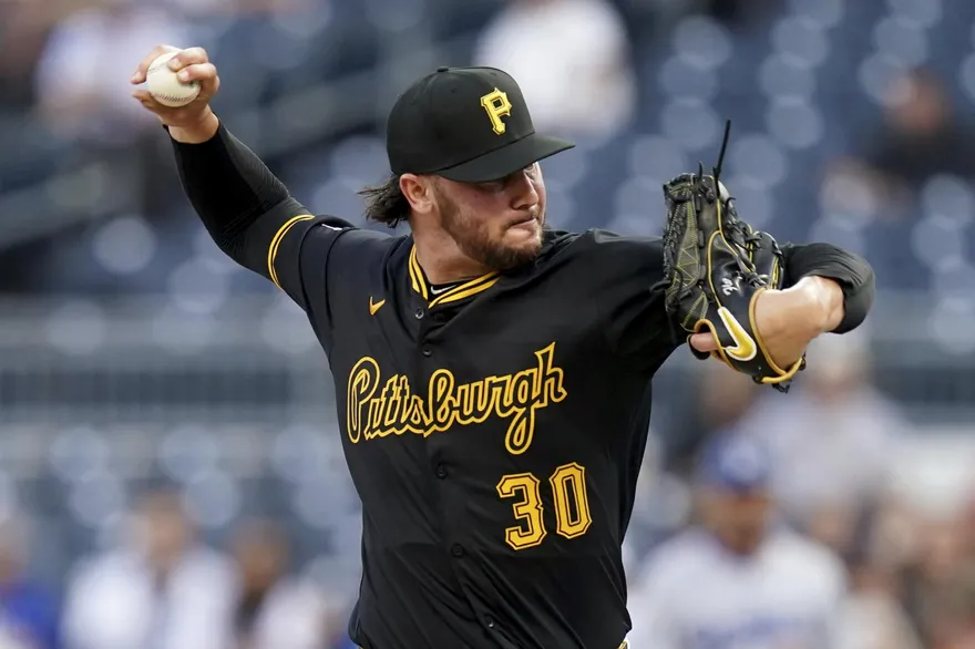MLB/觀眾席看男友先發腋下兩片黑　海盜王牌女友巧妙回酸民
