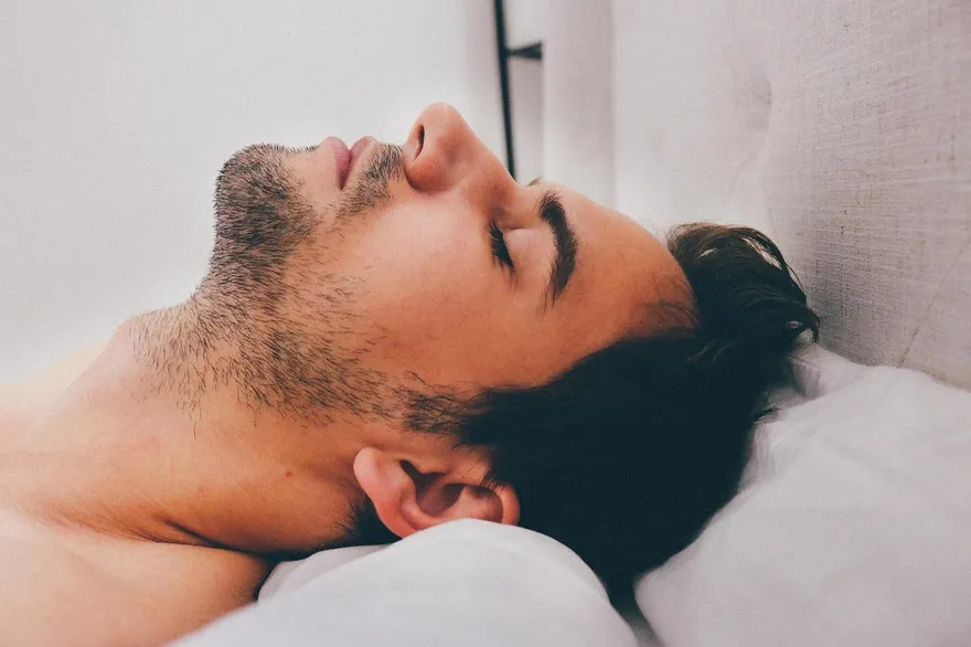 工程師半夜驚醒如見鬼　睡眠呼吸中止症害血壓失控