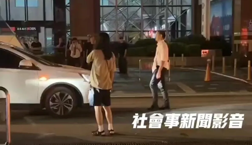 影/北市信義區醉男暴走　無故擋車亂砸嗆「撞我啊」