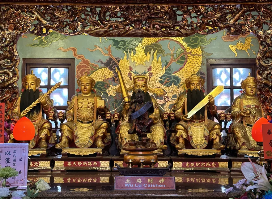 太神奇！苗栗龍鳳宮9神像「鬍鬚全變長」　妙事竟非第1次