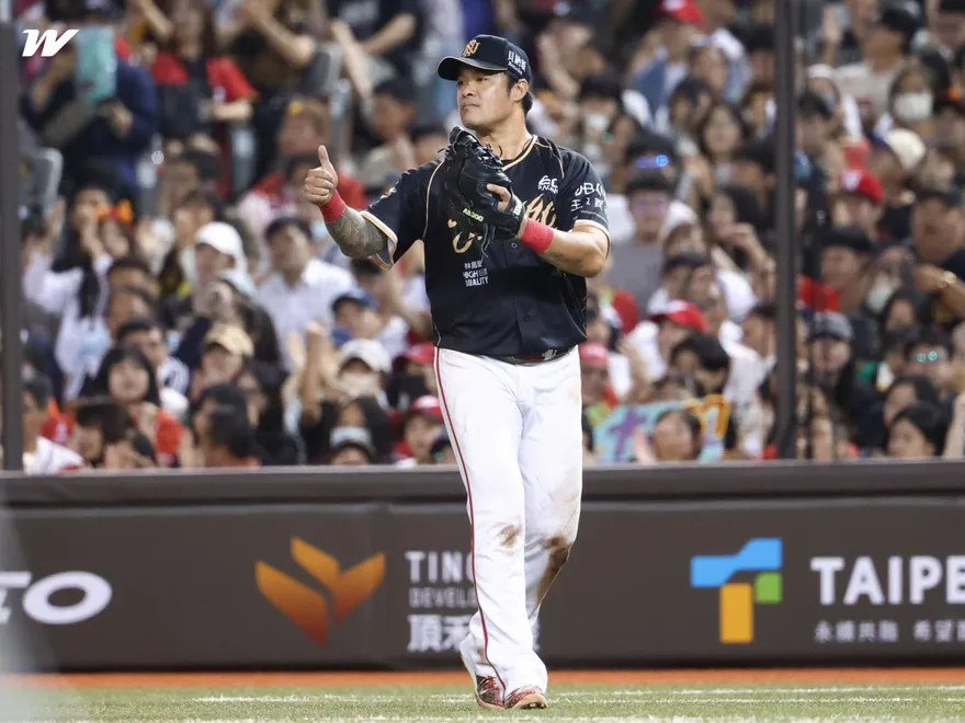 傳奇完美謝幕！林智勝最終戰轟305轟　龍隊11比1大勝