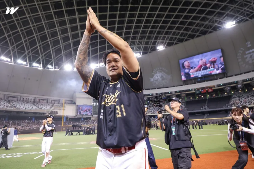 林智勝告別賽場！任賢齊領全場4萬人大合唱〈再出發〉震撼送行