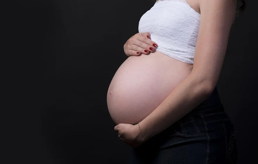 35歲孕婦小腿水腫不以為意　產後爆「肺栓塞」險死！