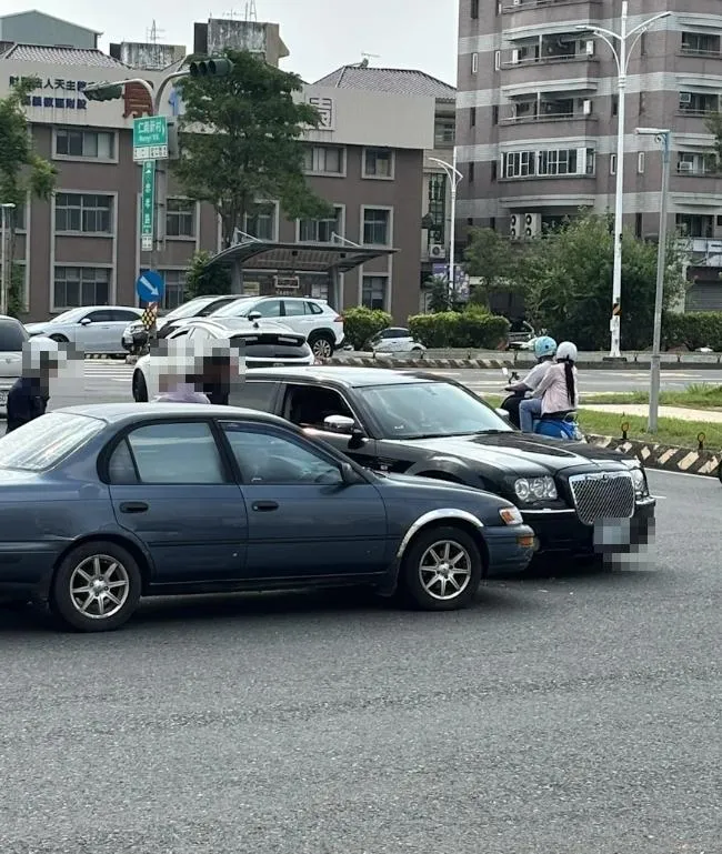 國產車對決千萬賓利？　網揪真相笑了：少賣一顆腎