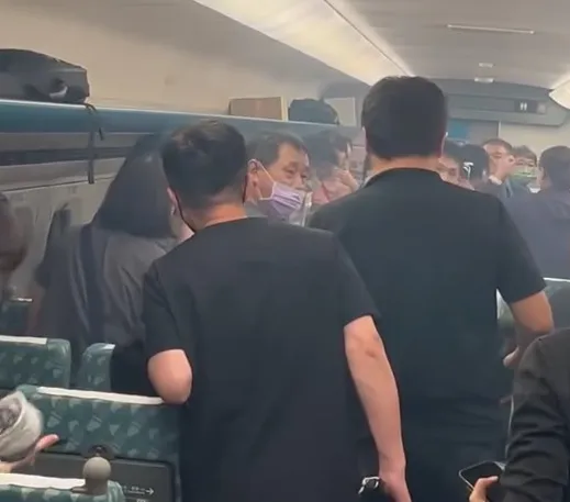 高鐵車廂乘客行動電源突起火冒濃煙！3人遭燙傷急撤離