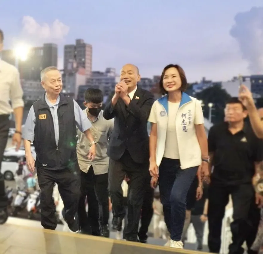 柯志恩突PO一照片「今晚高雄，韓國瑜久違了！」　網超嗨猛讚