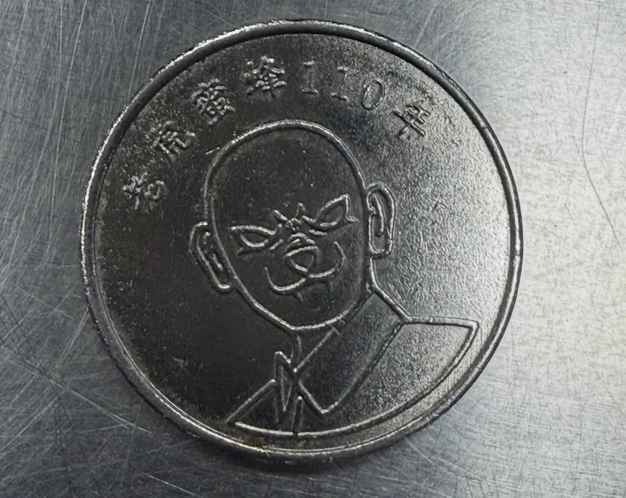 遊樂園代幣「混充拾圓」店家衰收　190萬人看正面傻眼：太嘲諷