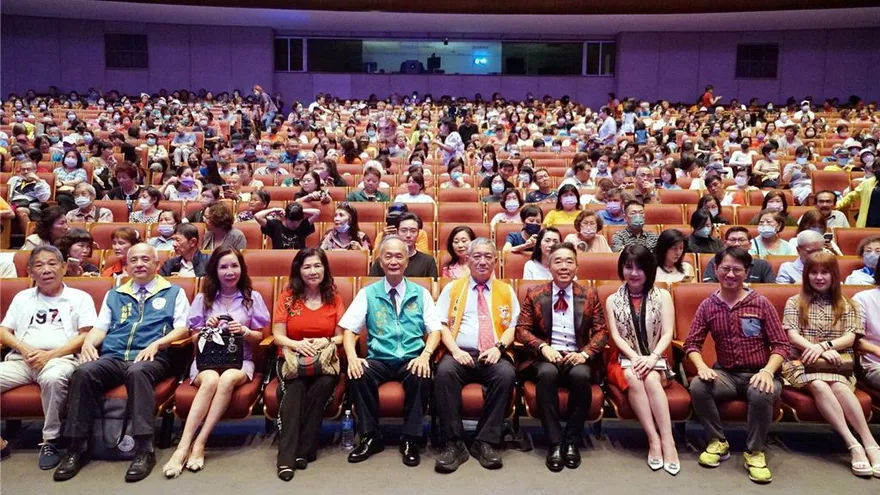 旺旺文教基金會高雄公益演唱會 1500志工齊聚同歡
