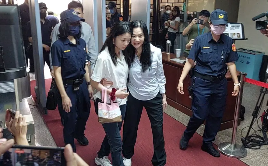3000萬交保又變羈押？應曉薇痛哭泣不成聲：今早三叩首向媽媽道別
