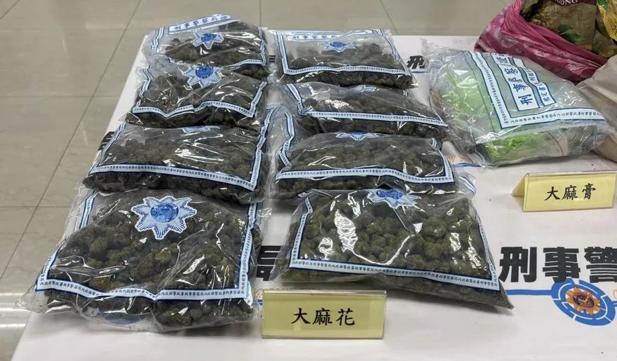 影/國際零食包裹夾藏6百萬毒品　移工情侶檔收貨遭逮